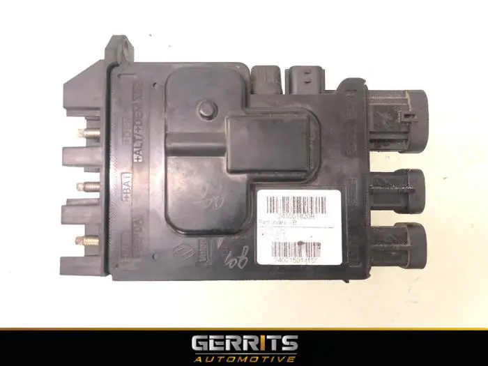 Voltage regulator Opel Vivaro