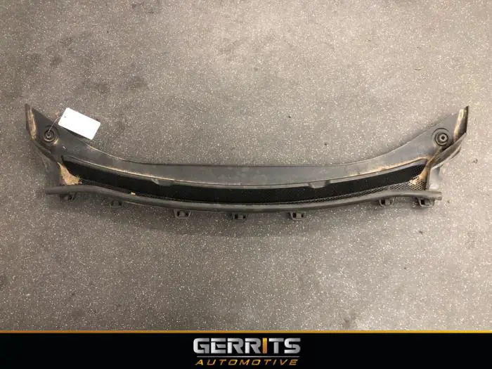 Cowl top grille Opel Astra